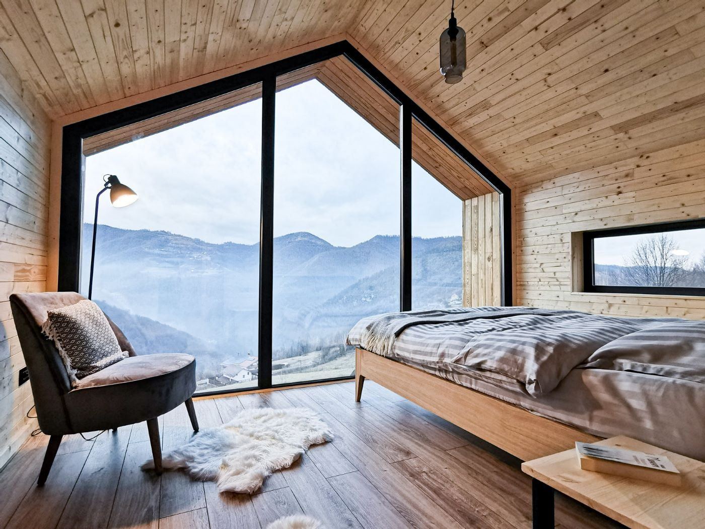 3 cabane în stil scandinav din România
