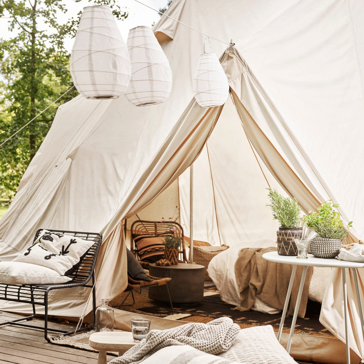 Ce nu trebuie să-ți lipsească dintr-o aventură cu cortul