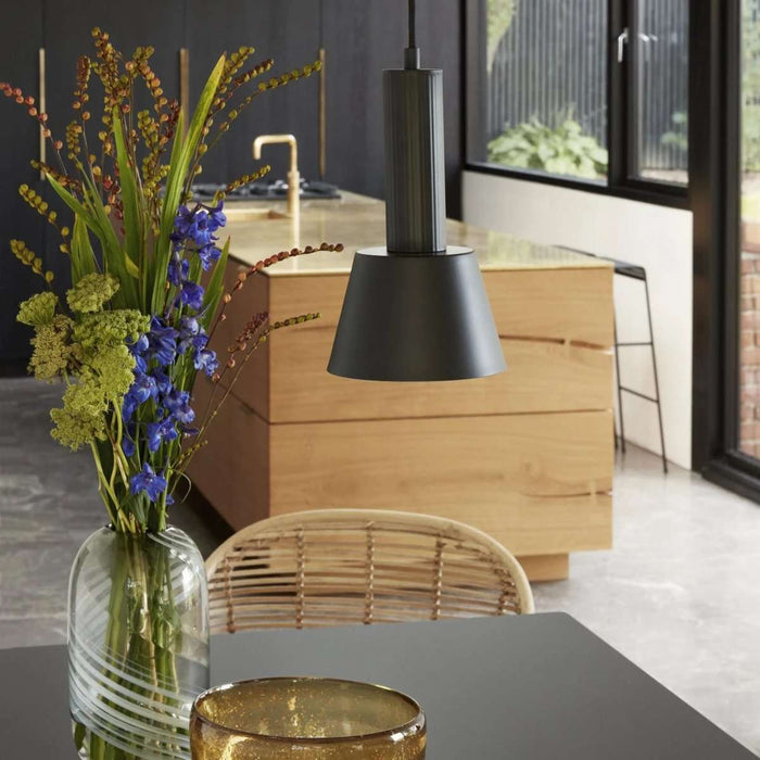 Lampa Suspendata din Metal Negru HUBSCH